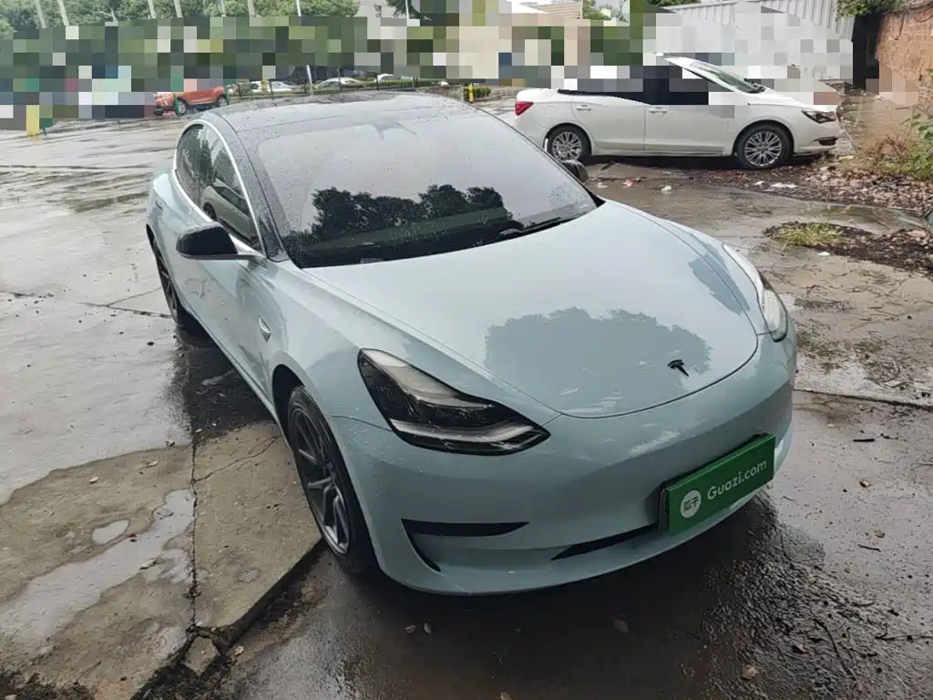 Фото 4 - Tesla Model 3