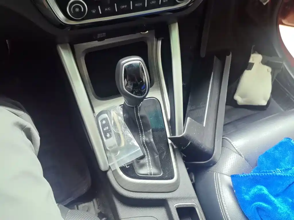 Фото 14 - Geely Vision X3