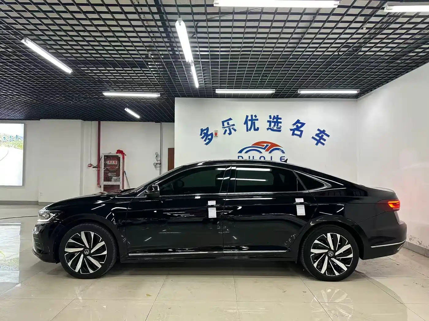 Volkswagen Passat 2024 380TSI Elite Edition фото 9