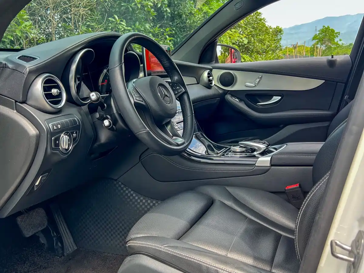 Mercedes-Benz GLC Coupe 2019 GLC 200 4MATIC Coupe SUV фото 16