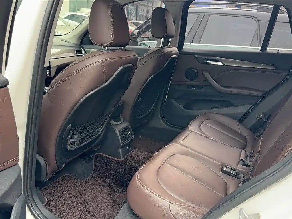 BMW X1 2018 xDrive20Li Premium Model фото 10