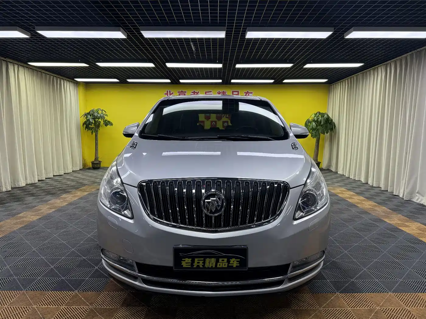 Buick GL8 2011 3.0L GT Luxury Business Elegance Edition фото 2