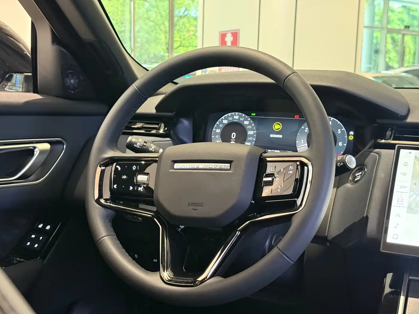 Land Rover Range Rover Velar 2024 Dynamic SE фото 15