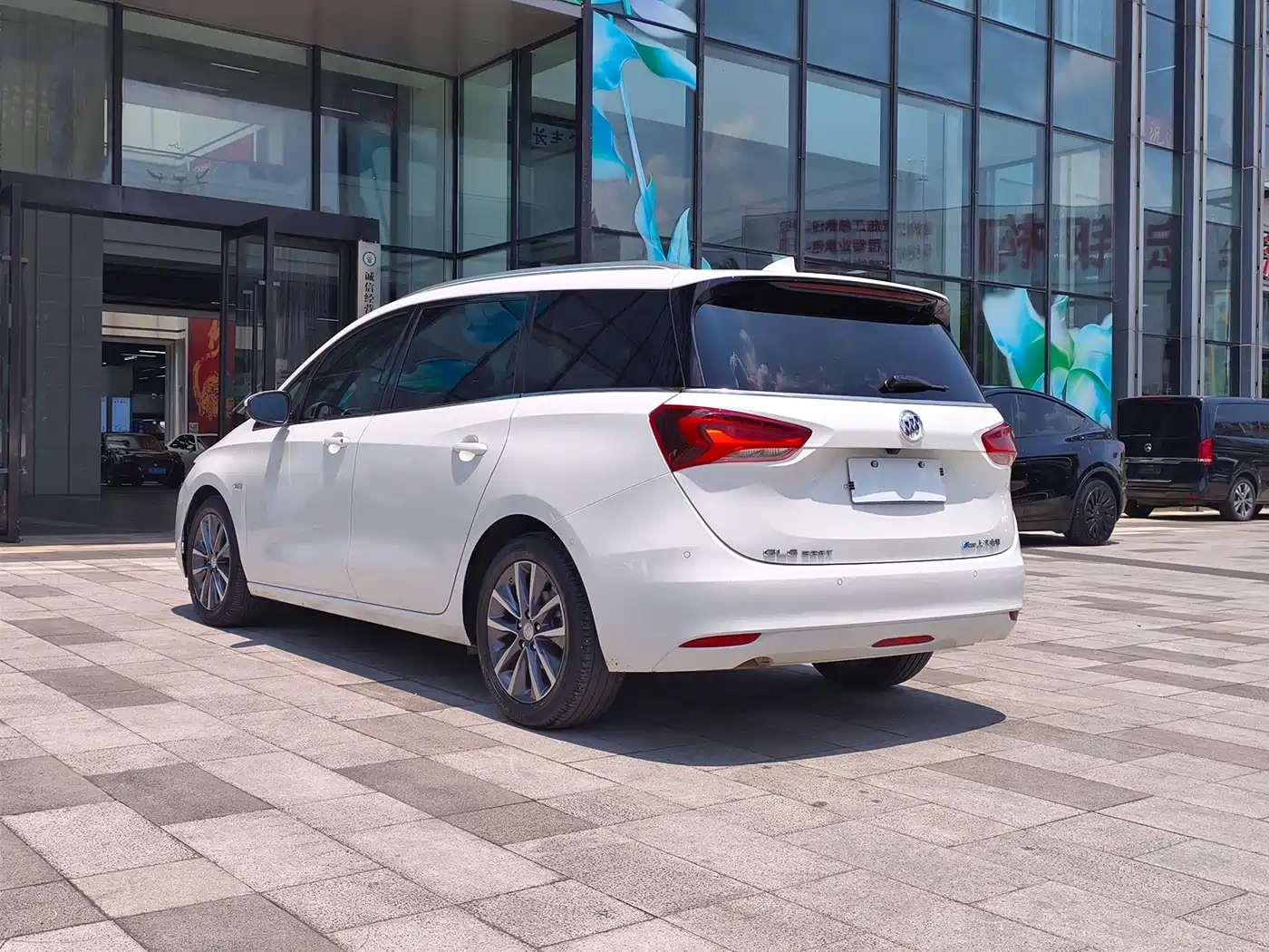 Buick GL6 2023 2021 323T Mild Hybrid Connected Premium Trim
