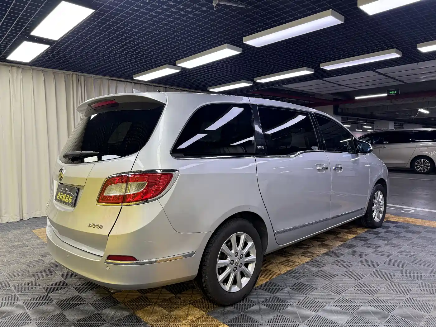 Buick GL8 2011 3.0L GT Luxury Business Elegance Edition фото 6