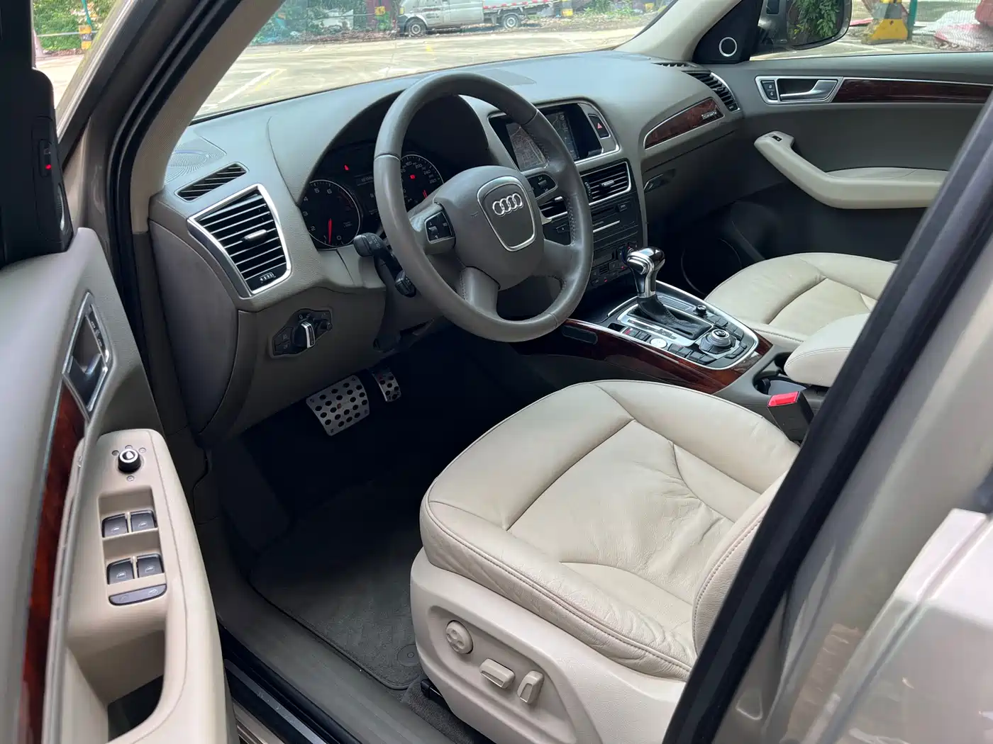 Audi Q5 2011 2.0TFSI Comfort фото 4