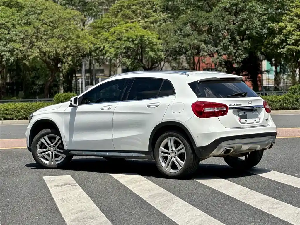 Mercedes-Benz GLA 2017 GLA 200 Dynamic фото 2