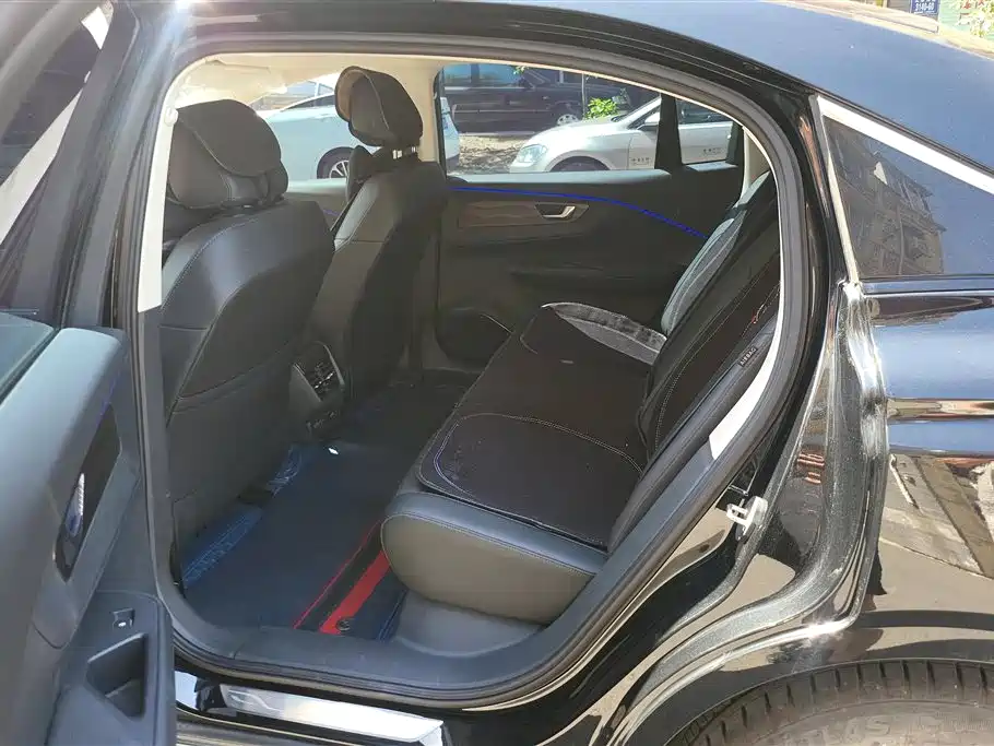 Hongqi E-QM5 2022 431km Charging Enjoyment Edition фото 11