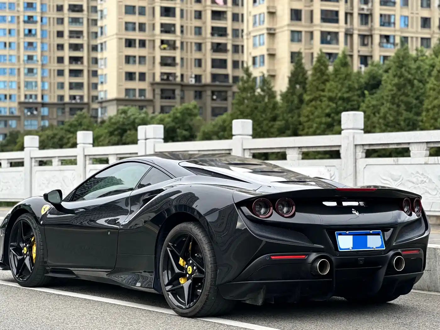 FERRARI F8