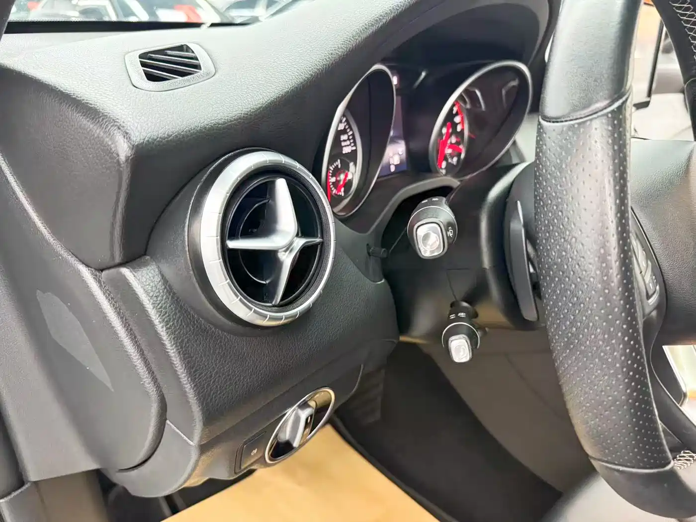 Mercedes-Benz CLA (Import) 2016 CLA 200 Fashion фото 10