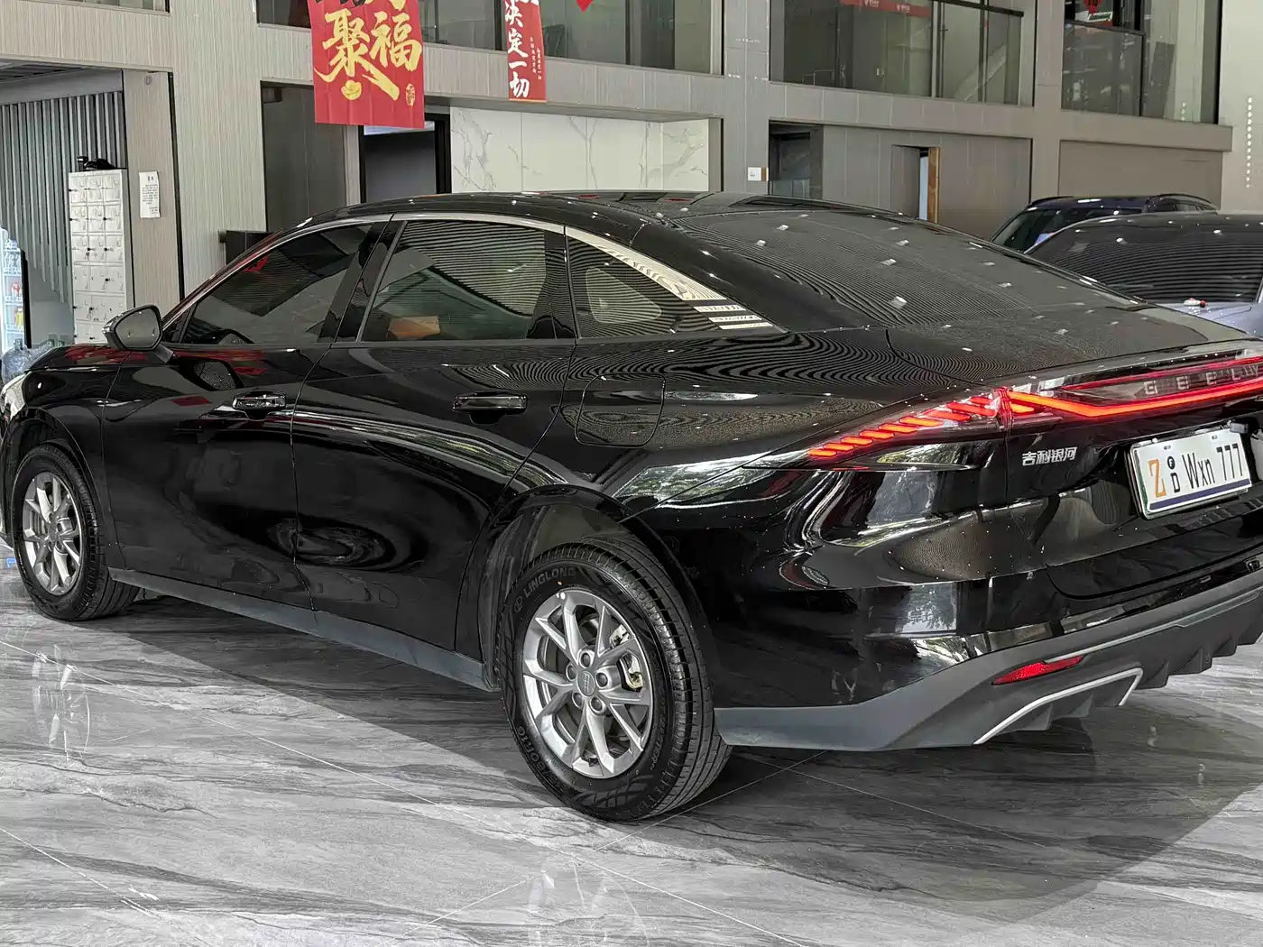 Geely Galaxy Galaxy L6 2025 EM-i 60km Voyage Edition фото 24
