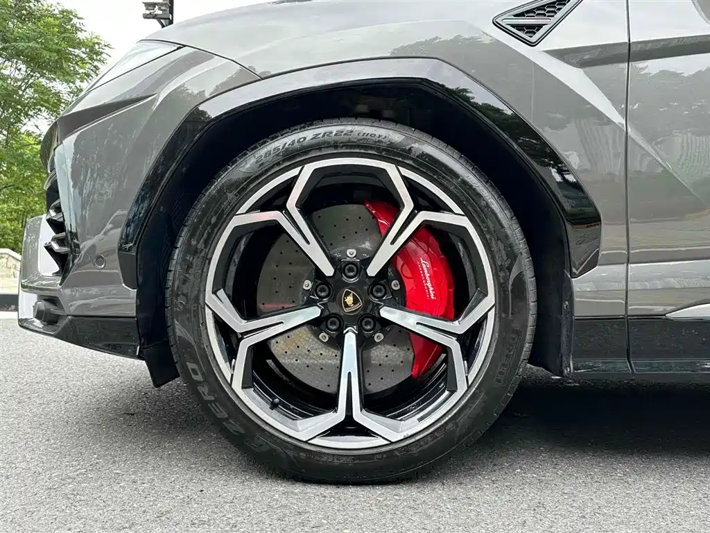 Фото 4 - Lamborghini Urus