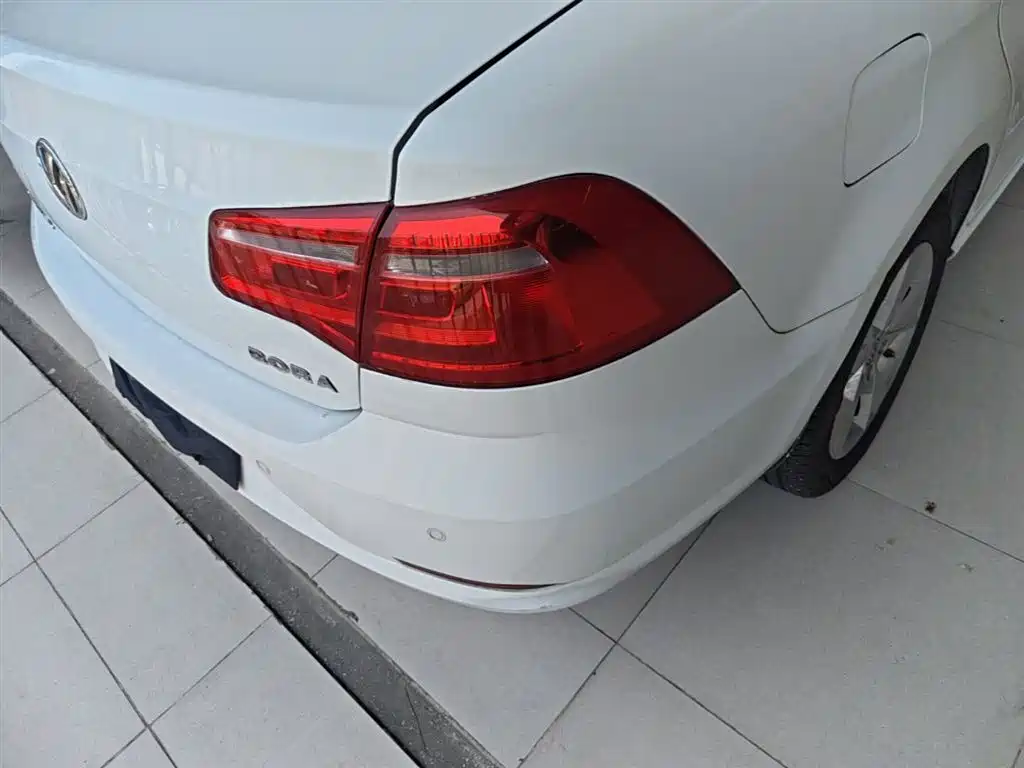 Volkswagen Bora 2014 1.6L Automatic Comfort Edition фото 8