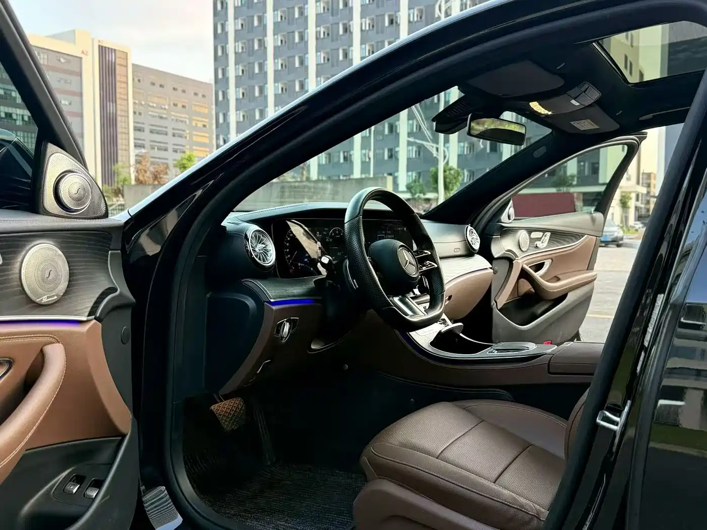 Mercedes-Benz E-Class New Energy 2022 Facelift II E 350 e L Plug-in Hybrid Sports Sedan фото 4