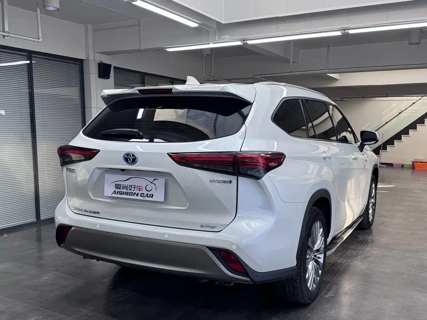 Toyota Highlander 2023 2.5L Smart Hybrid Dual Engine AWD Luxury 7-Seater фото 7