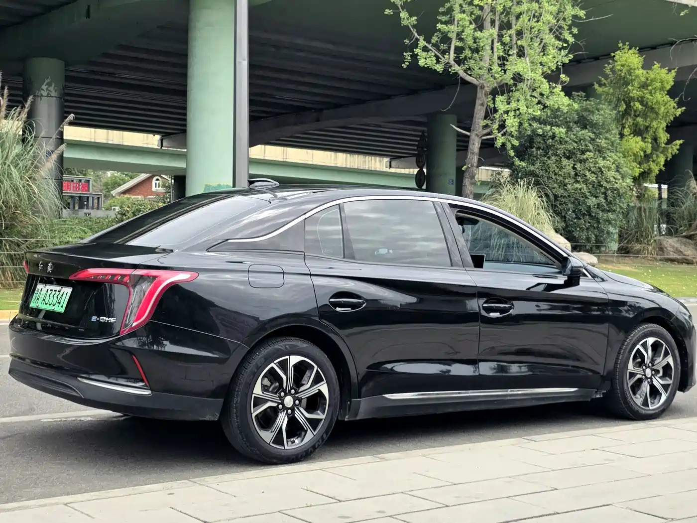 Hongqi E-QM5 2021 Charging Flag Premium Edition фото 5