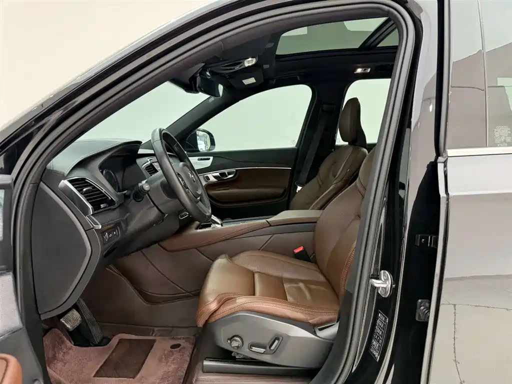 VOLVO XC90 PLUG IN HYBRID