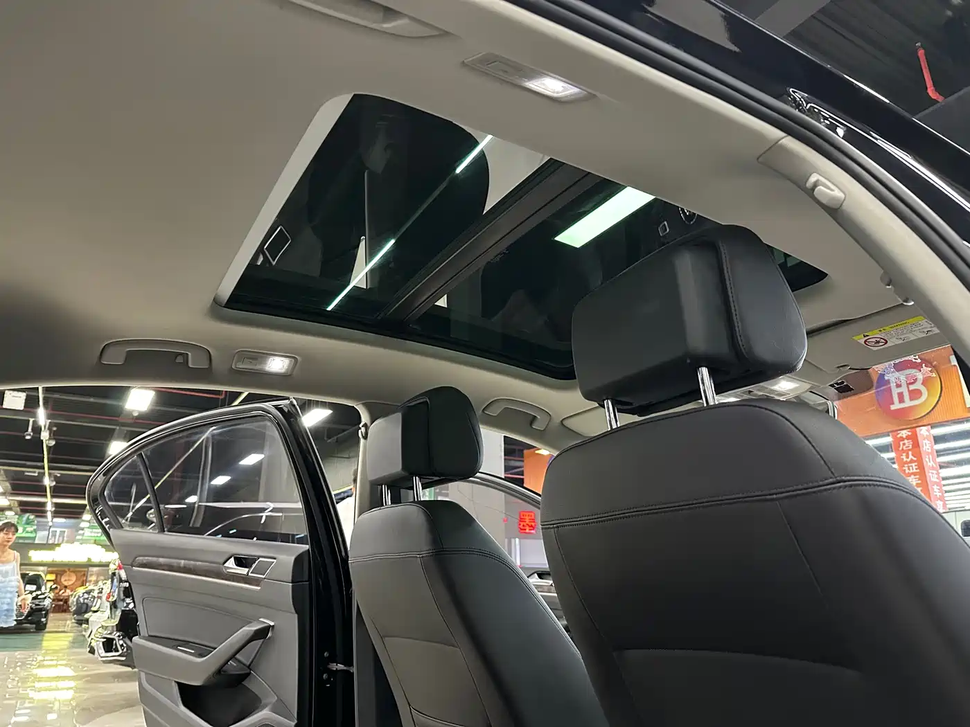 Volkswagen Magotan 2018 Facelift 330TSI DSG Luxury фото 12