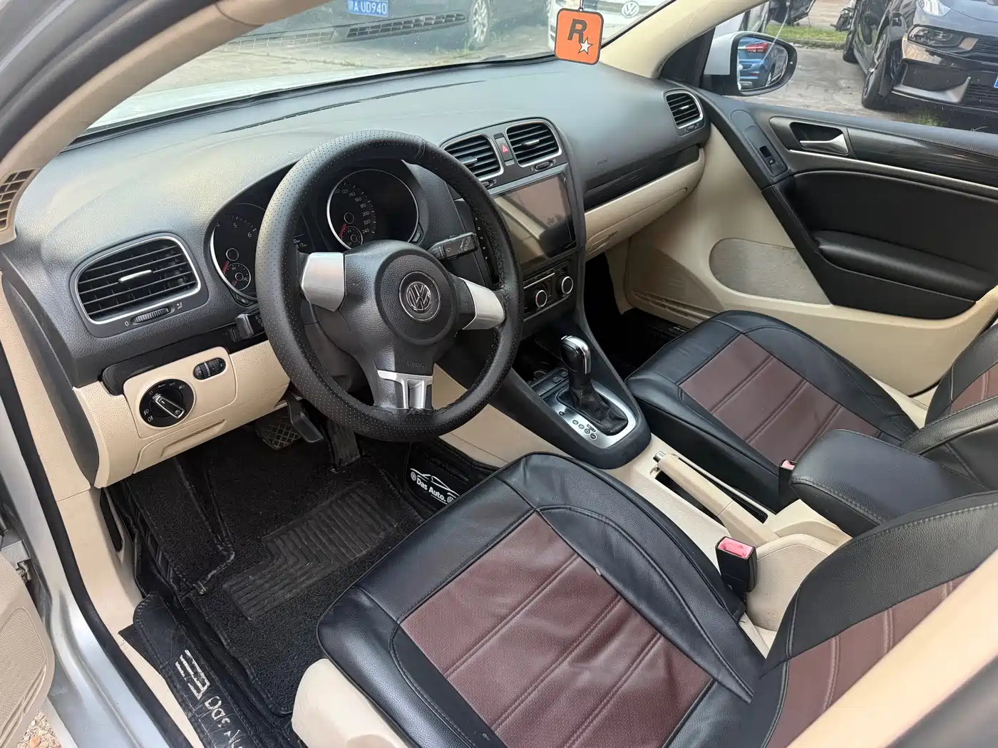 Volkswagen Golf 2011 Model 1.6 Automatic Comfort фото 4