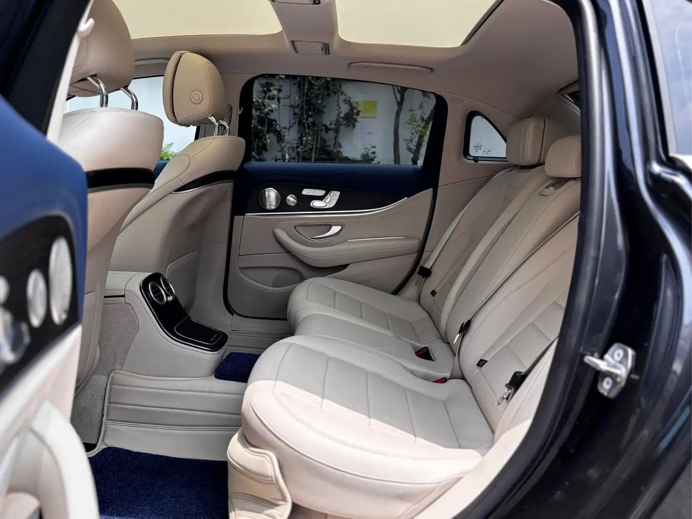 Mercedes-Benz E-Class 2022 E 300 L Sport Luxury фото 12