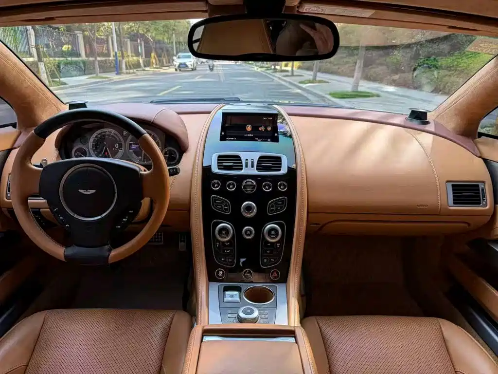 Фото 7 - Aston Martin Rapide