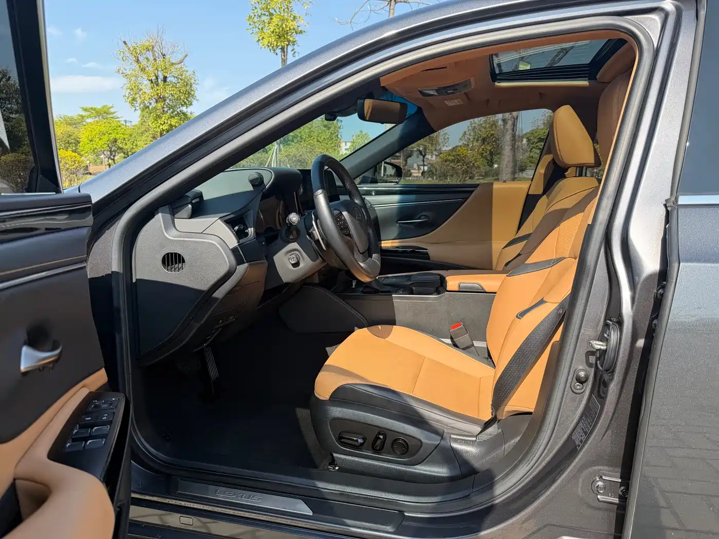 Lexus ES 2021 200 Excellence Edition фото 4