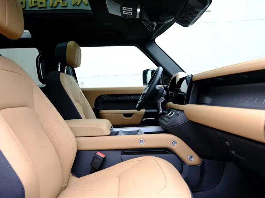 Land Rover Defender 2025 90 3.0T P400 X-Dynamic HSE фото 12