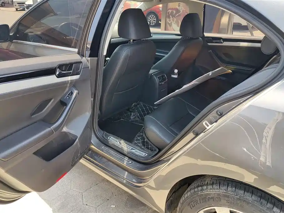 Volkswagen Sagitar 2015 1.6L Manual Comfort фото 11