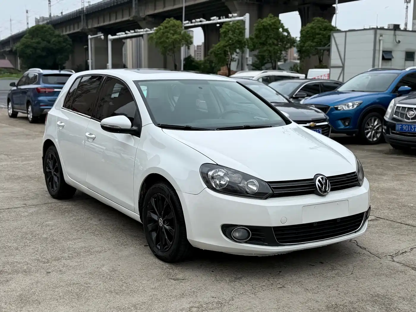 Volkswagen Golf 2011 Model 1.6 Automatic Comfort