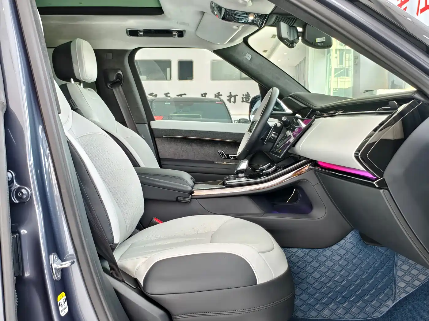 Land Rover Range Rover Sport 2023 400PS Launch Edition фото 8