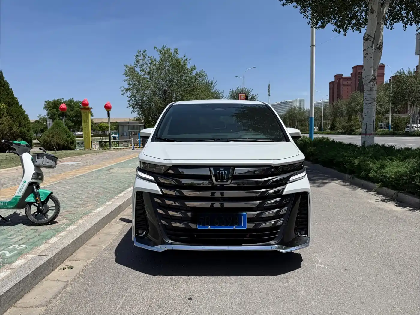 Toyota Vellfire 2024 Crown Hybrid 2.5L Executive Premium Edition фото 2