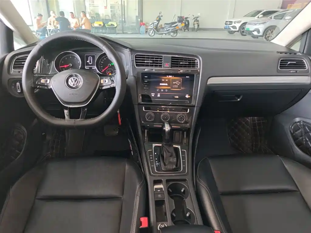 Volkswagen Golf 2019 200TSI DSG Comfort Progressive China VI фото 10