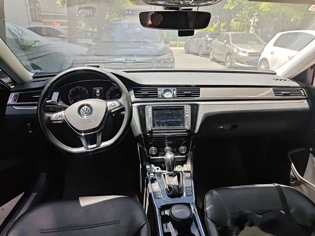 Volkswagen Passat 2016 330TSI DSG Executive Edition фото 6