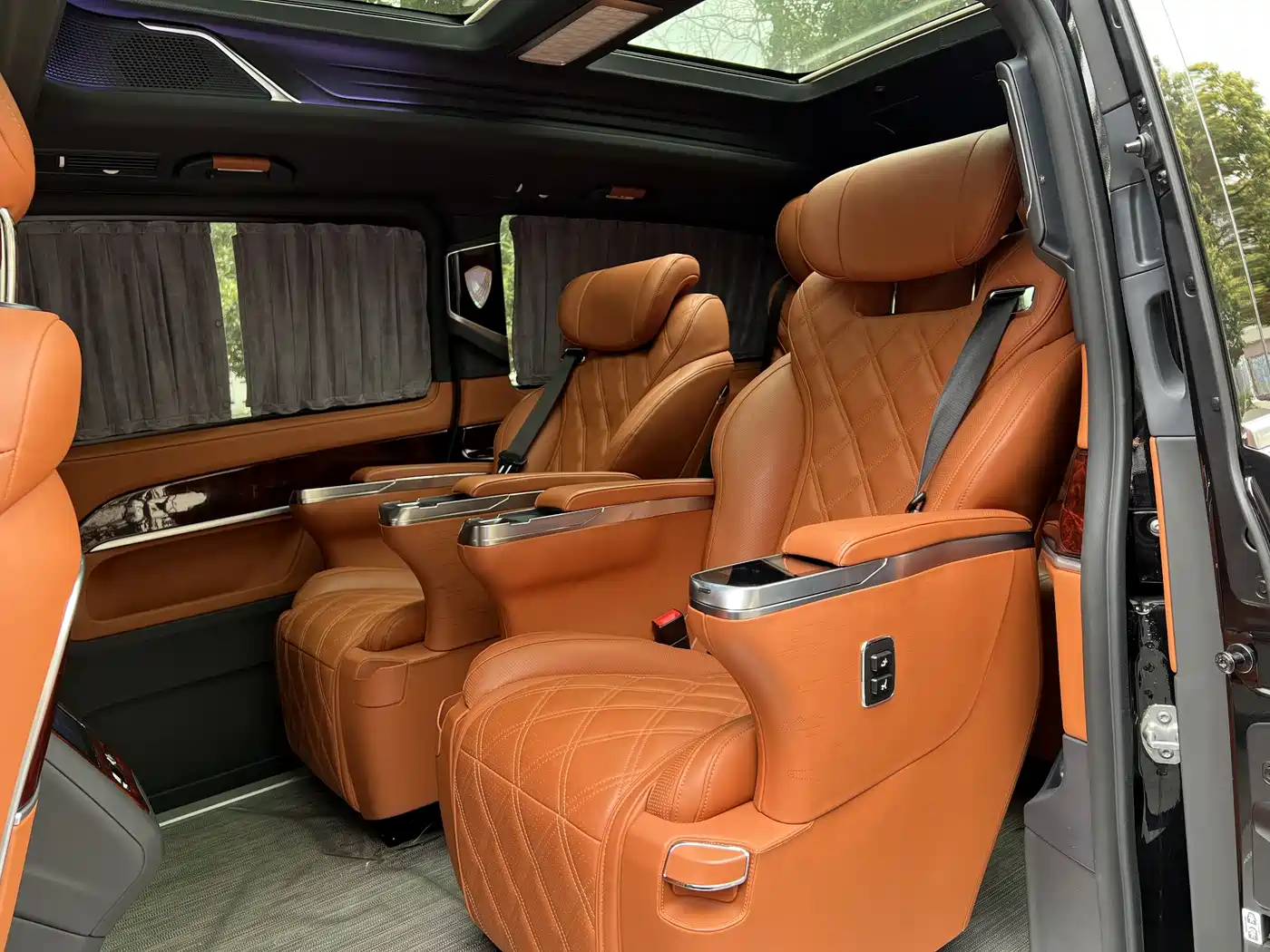 Mercedes-Benz V-Class 2022 V 260 L Long Wheelbase Luxury Edition фото 15