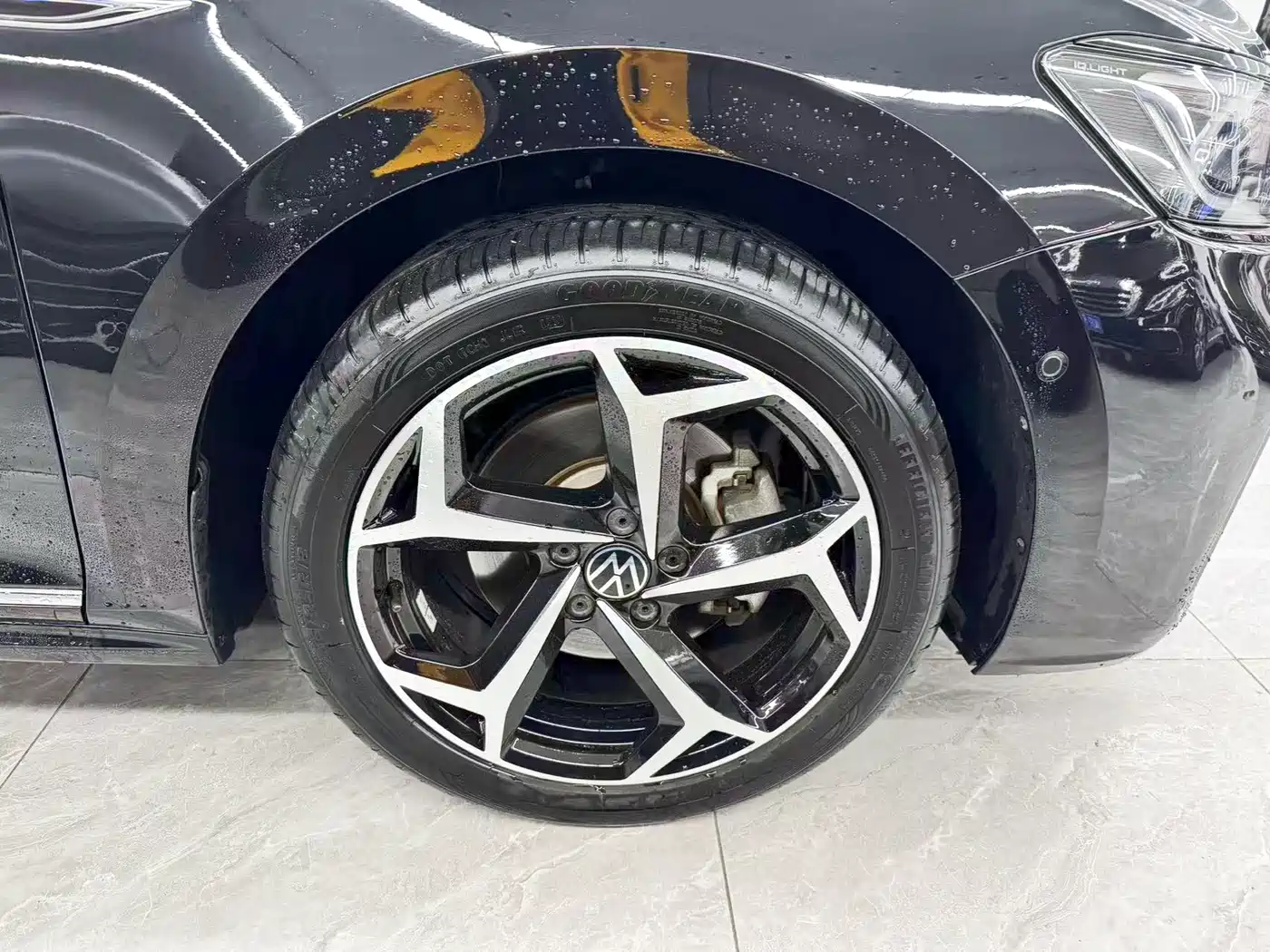 Volkswagen Passat 2023 Facelift 330TSI Starlight Luxury Edition фото 23