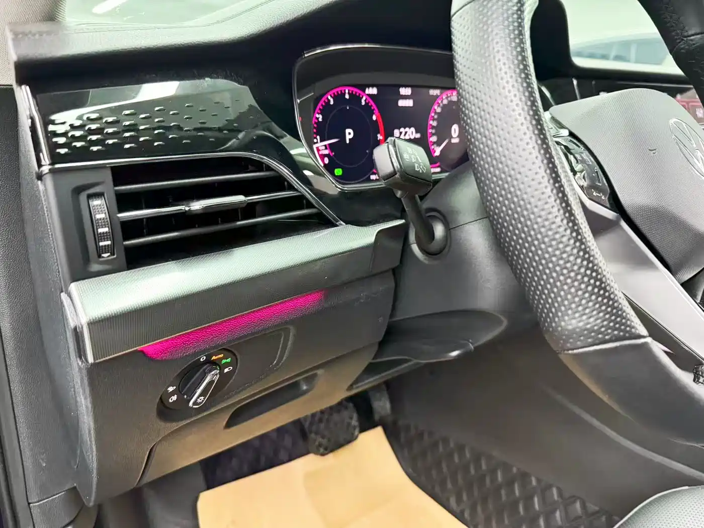 Volkswagen Passat 2023 Facelift 330TSI Starlight Luxury Edition фото 10