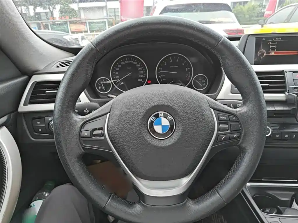 BMW 3 Series GT 2013 Model 320i Leading фото 11