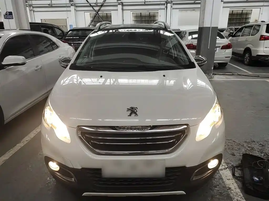 Peugeot 2008 2014 1.6L Automatic Navigation Edition фото 3