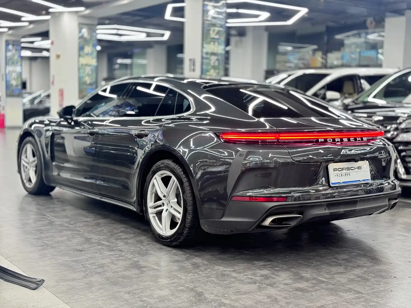 PORSCHE PANAMERA