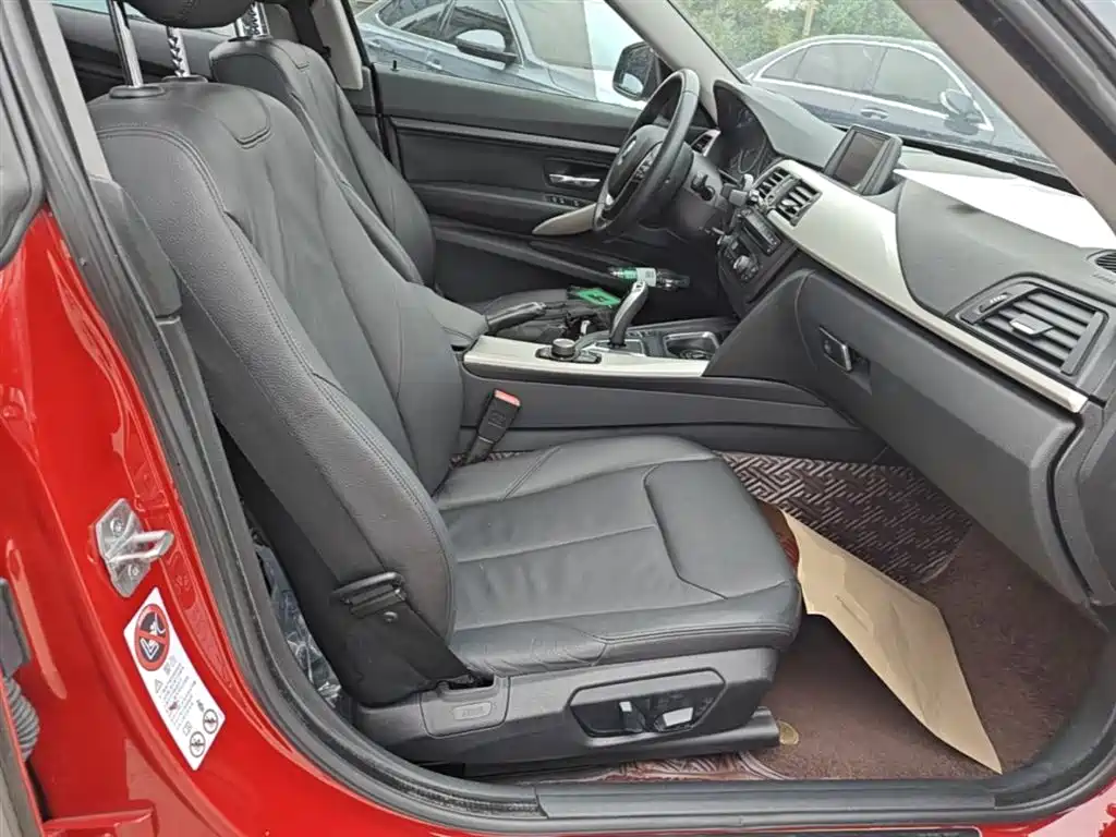 BMW 3 Series GT 2013 Model 320i Leading фото 25