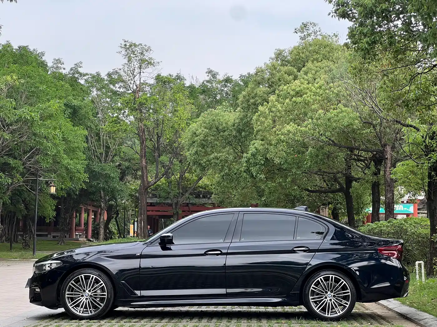 BMW 5 Series 2018 530Li xDrive M Sport Package фото 4