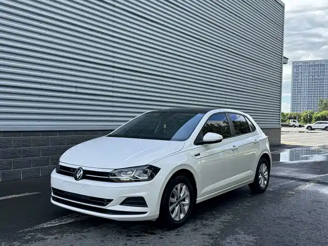 Volkswagen Polo Plus 1.5L, Автомат, Техно