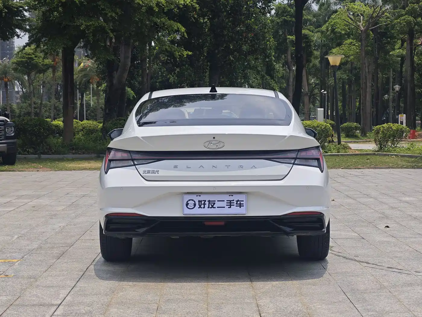 Hyundai Elantra 2022 1.5L CVT LUX Premium Edition фото 6