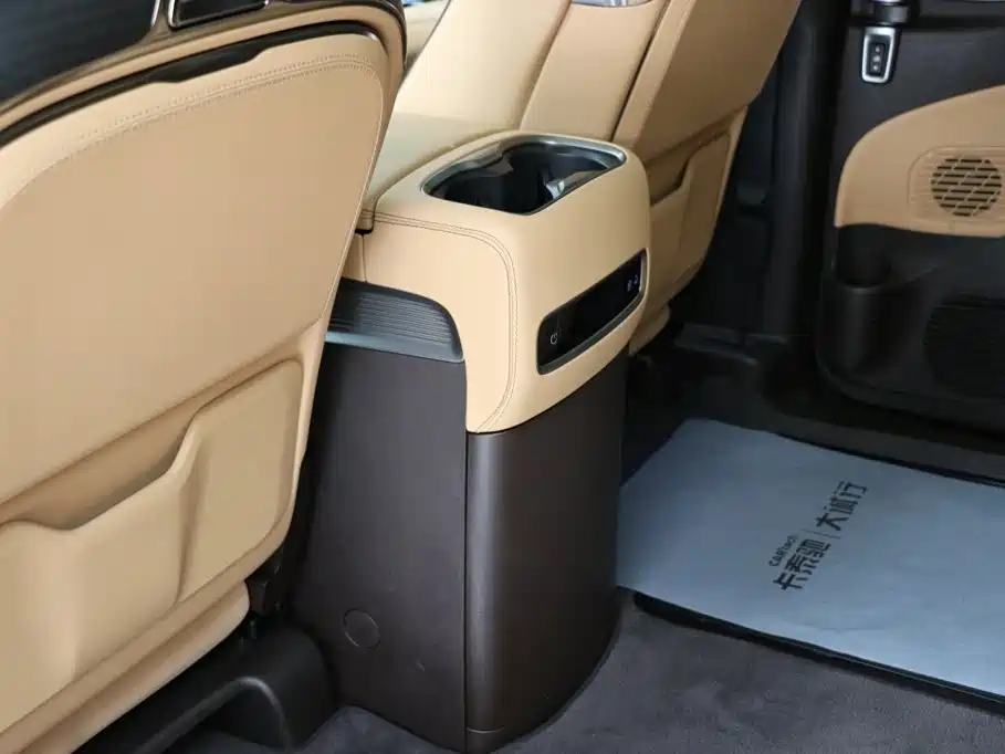 Denza D9 2026 2024 DM-i 980 AWD Prestige