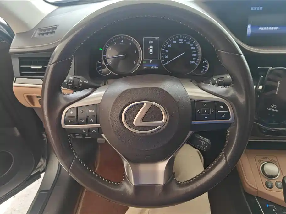 Lexus ES 2015 200 Elite Edition фото 15