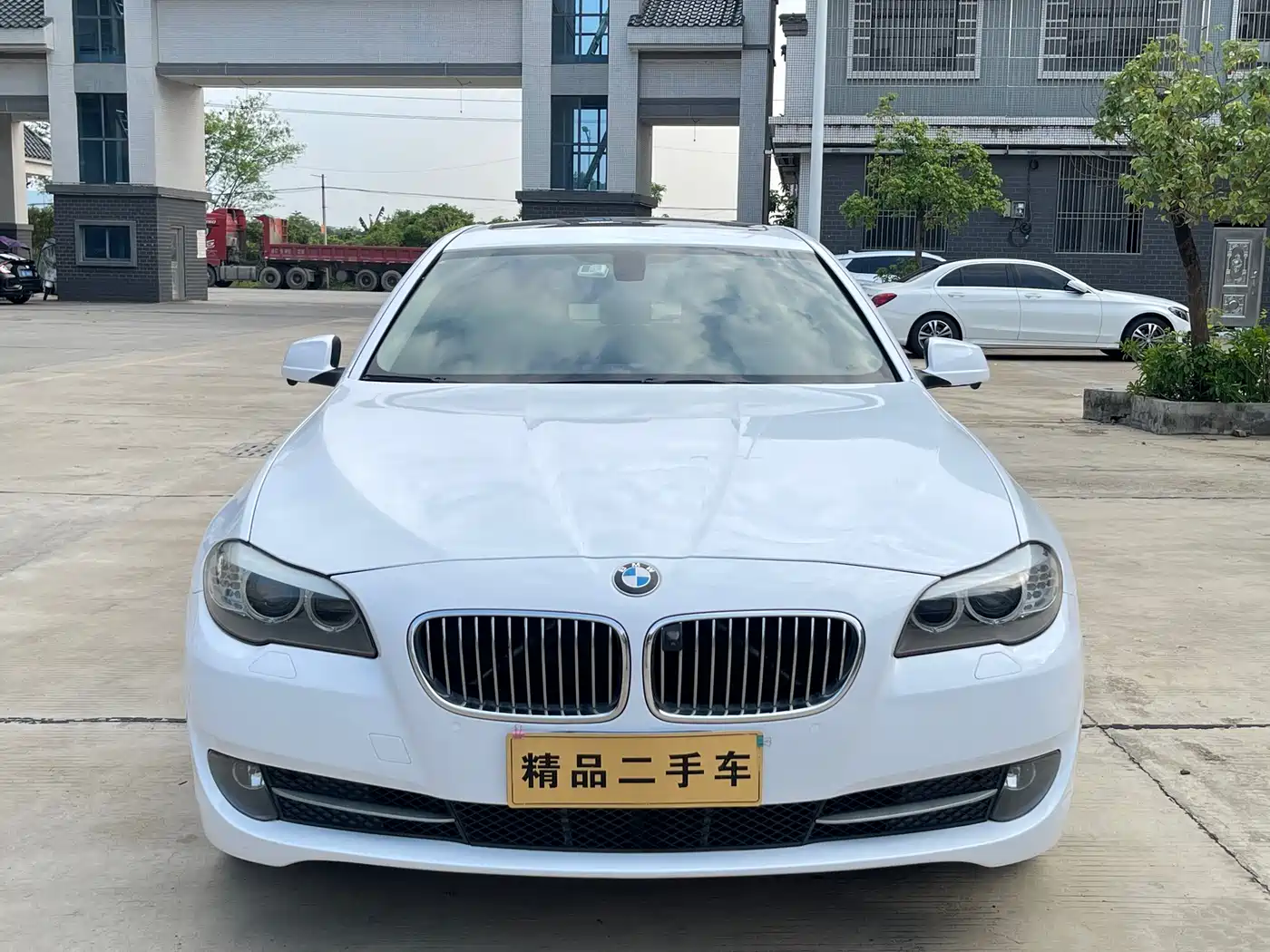 BMW 5 Series 2013 525Li Luxury фото 2