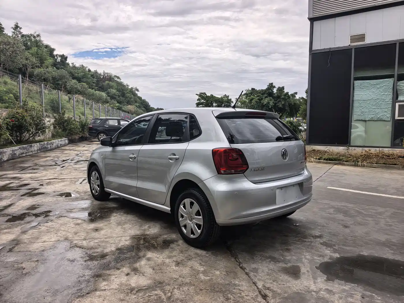 Volkswagen Polo 2013 1.4L Manual Trend Edition фото 7