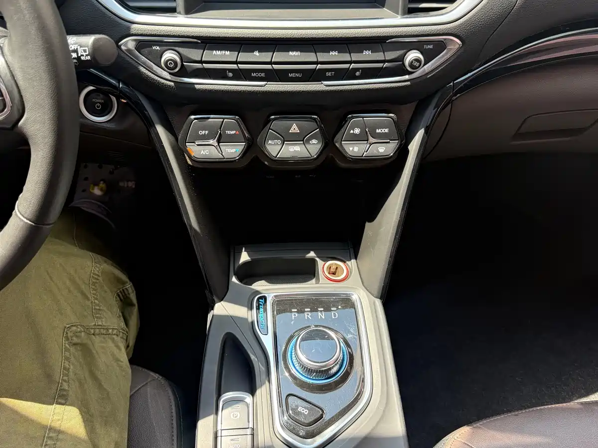 GAC Trumpchi Trumpchi GS4 New Energy 2017 1.5L PHEV Premium Edition фото 15
