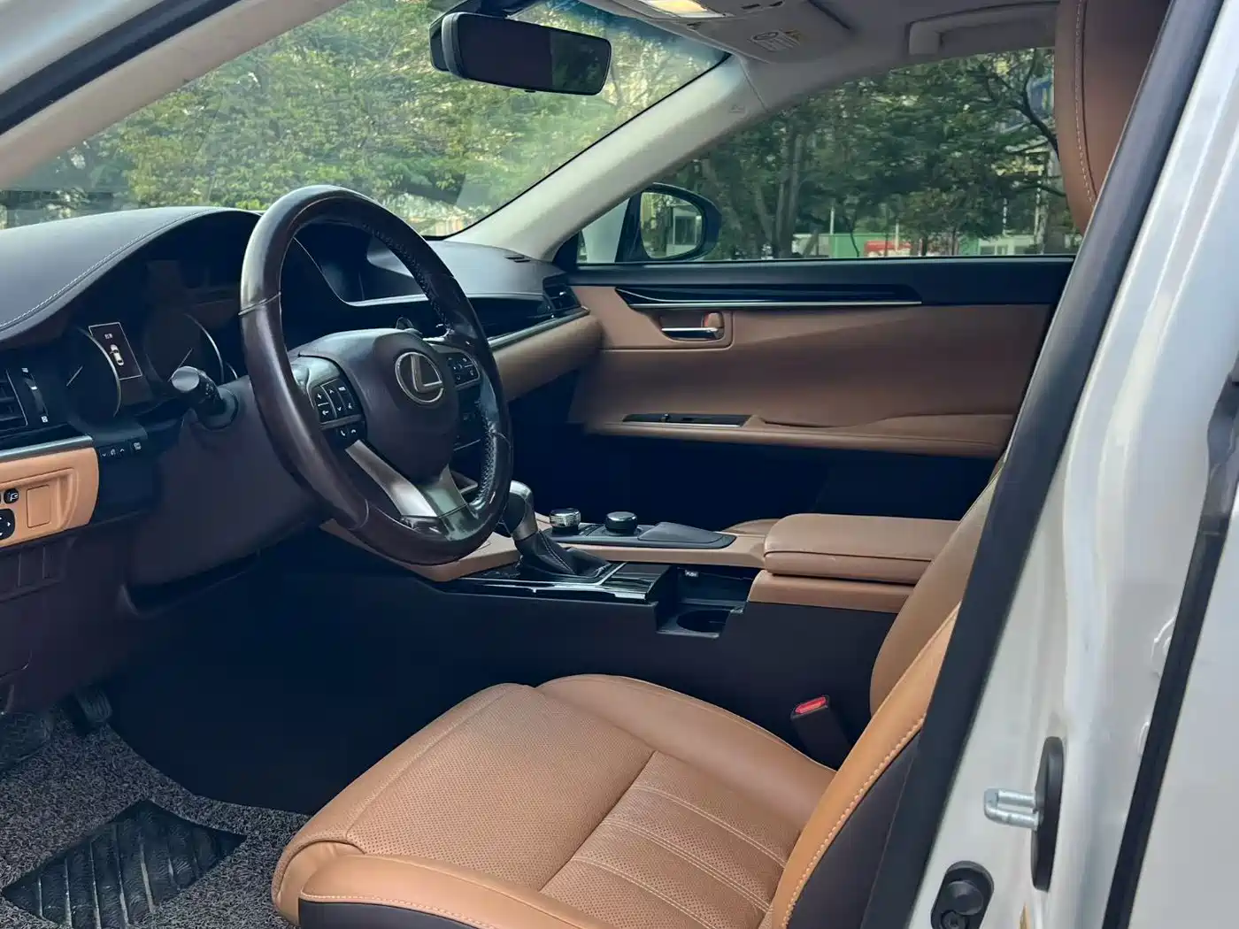 Lexus ES 2015 200 Comfort Edition фото 4