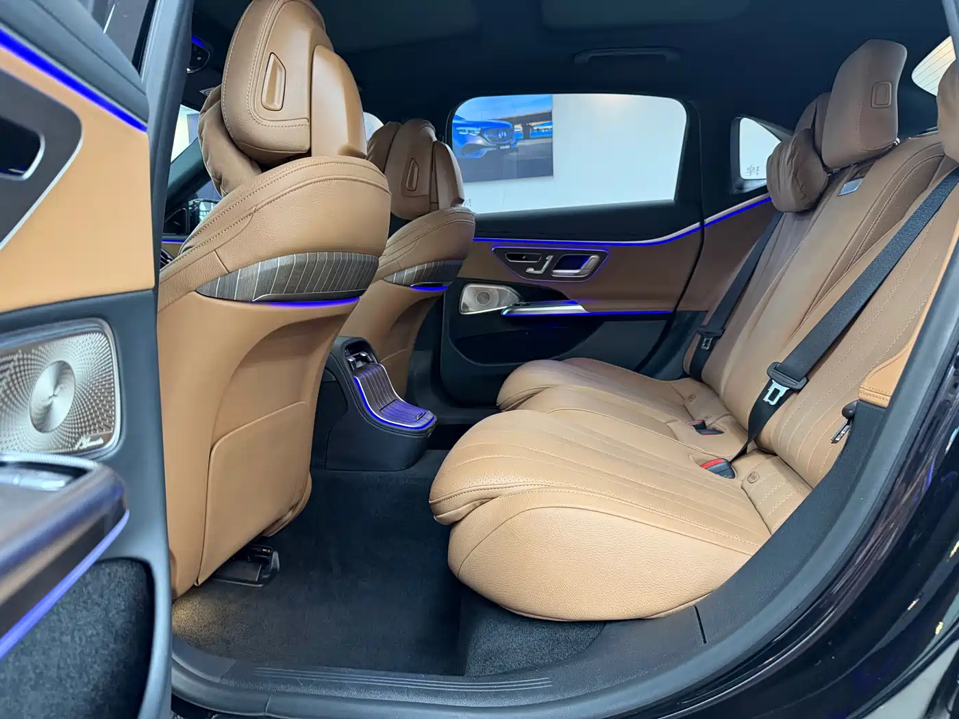 Mercedes-Benz E-Class 2024 Model E 300 L Luxury фото 10